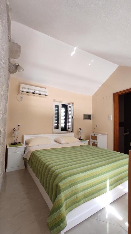 Gudelj Apartment Perast